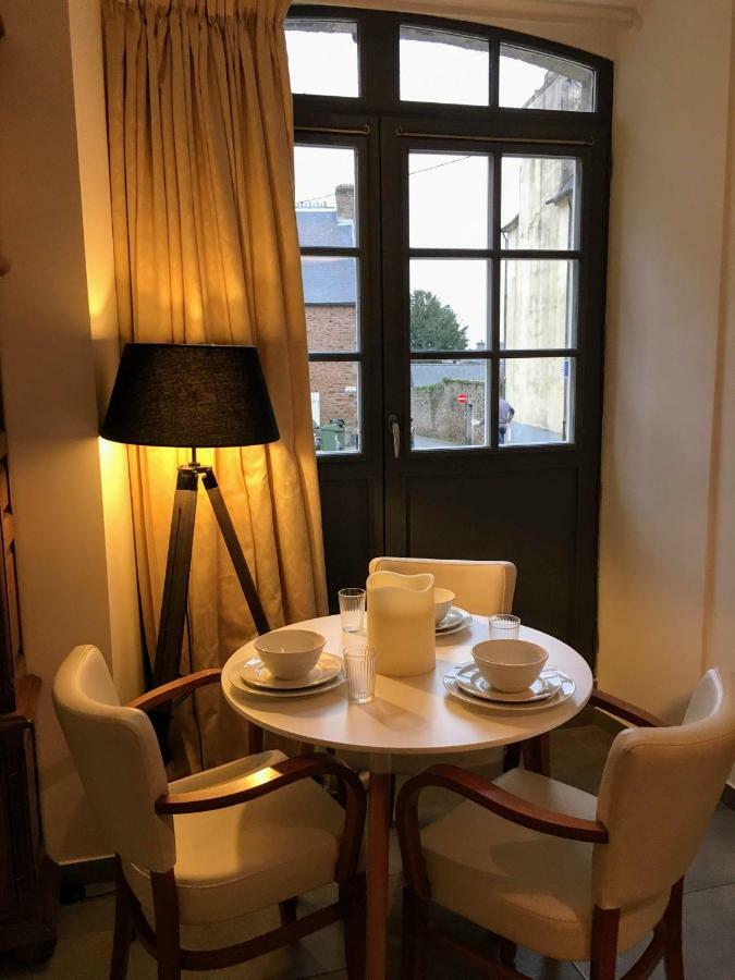 Gate House Lodge Dinan Exterior foto