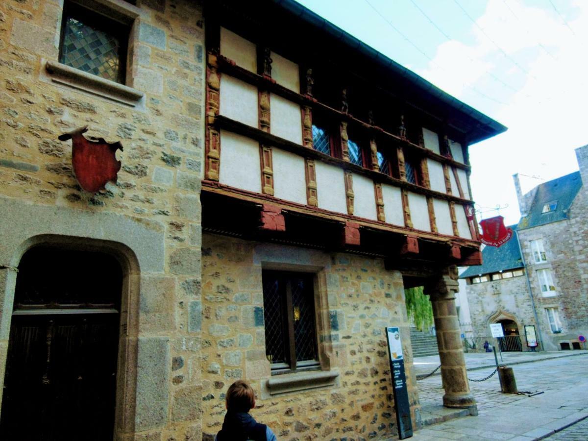 Gate House Lodge Dinan Exterior foto